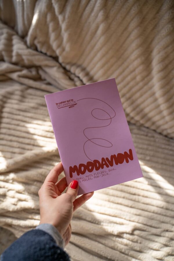 Moodavion <hide>|</hide> <maureen>Le cahier qui te déconnecte.</maureen>