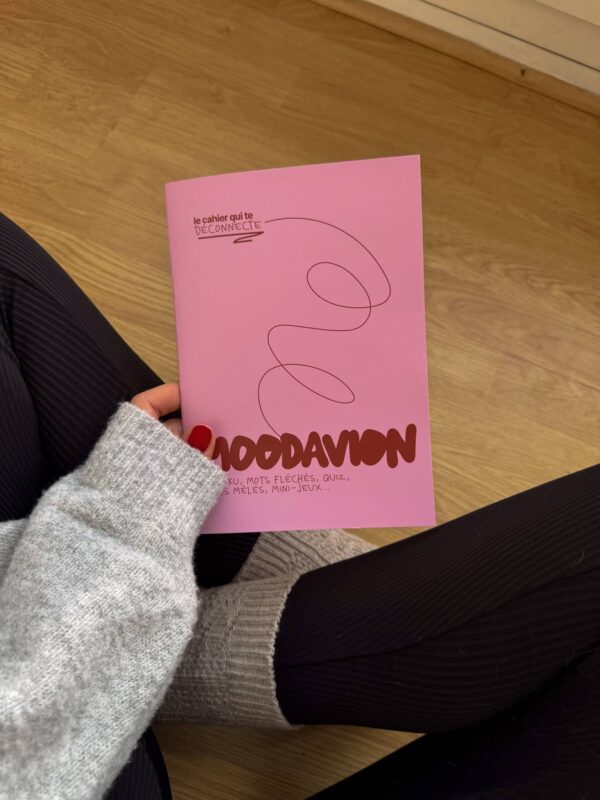 Moodavion <hide>|</hide> <maureen>Le cahier qui te déconnecte.</maureen>